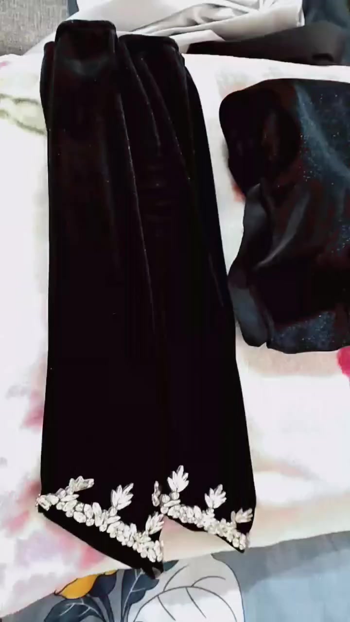 بدلي للبيع قديفة شتوي نضيفي
قياس 44 تلبس وزن ضعيفي وسميني لان من الظهر عملتوها حبل برنسيسة معاها كفوف ولفاح البدلي شبة مستورة كوي
من الزهور اخذتوها ب300 الف


**إذا كنت صاحب هذا الإعلان وتريد حذفه لأي سبب، رجاءا أرسل رسالة إلى الدعم الفني**