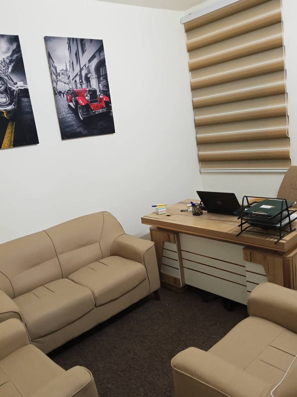 اثاث مكتب للبيع
ميز مكتبي+ كرسي
تخم جلد 
ستولات عدد 3 
كراسي بلاستيك عدد 15 
ثلاجة صغيرة


**إذا كنت صاحب هذا الإعلان وتريد حذفه لأي سبب، رجاءا أرسل رسالة إلى الدعم الفني**