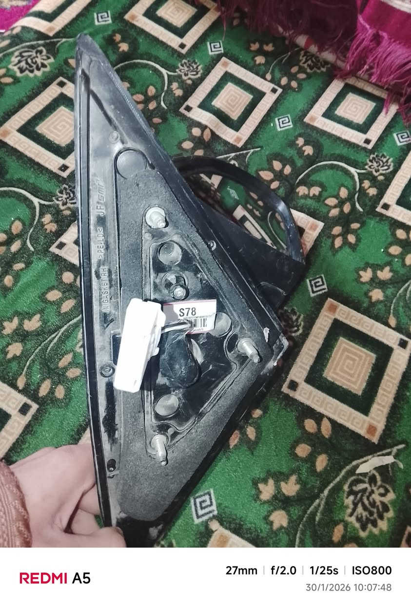 السلام عليكم مراية سيارة كاملة بس الطار ماموجود اشارة شغالة ماعرف يا سيارة قيم واخذ مكان مشخاب ***********
