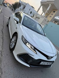 كامري Le بانزين  موديل 24  ماشية 25 بحالة الوكالة  السعر 228 وبالخير ع...