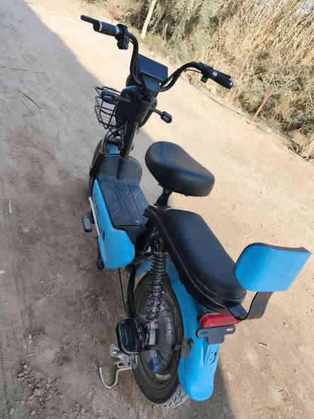 ((سلام عليكم)) دراجه شحن للبيع سعر 300 و بيها مجال 
ـــــــــــــــــــــــــــــــــــــــــــــــــــــــــــــــــــــــــــــــــــــــــــ

مواصفات 🛑

1.. سرعه 50 حقيقي 

2.. نشرات جانبيات

3.. اقتران بلوتوث 

4..(بطاريات 4) 

5..(4 نمر)

6.. حجم 14

ـــــــــــــــــــــــــــــــــــــــــــــــــــــــــــــــــــــــــــــــــــــــــــ

يجي وياها شاحنه اصليه ابلادي 

و يجي وياها جفوف البايدر  

. 

النضافه((80%)) 

(مكاني ناصريه سوق الشيوخ) رقم الجوال (***********)
