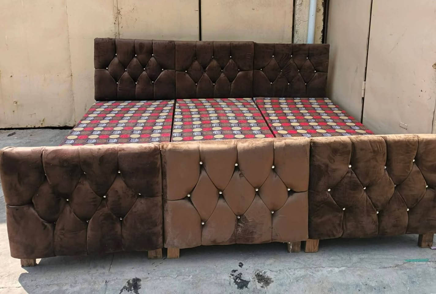 تخوته نفر خشب عراقي الشغل والدوشمة قماش كلو جديد! 
خشب مستعمل:  السعر50 ألف
متوفر توصيل داخل الموصل فقط
للحجز على خاص


**إذا كنت صاحب هذا الإعلان وتريد حذفه لأي سبب، رجاءا أرسل رسالة إلى الدعم الفني**