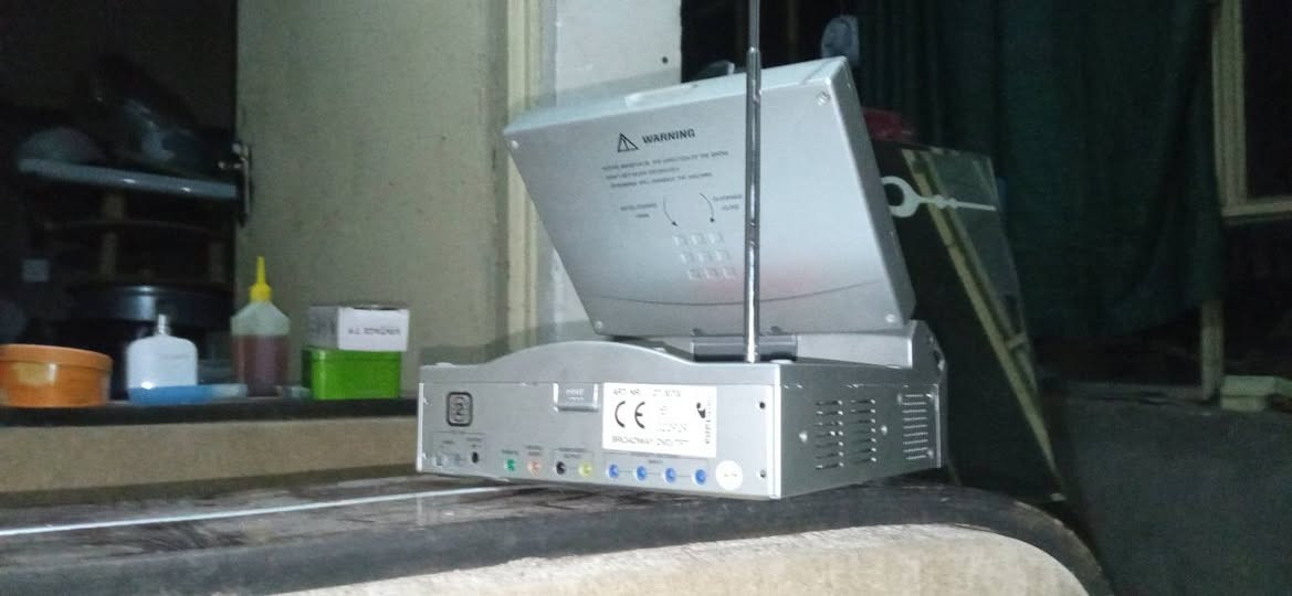 ئەو تیڤیە بۆ فرۆشتن نوێیە بەس شاشەکەی سپی بووە نازانم ئیشی چییە DVD و AV و TV یە هەموو ئەشیایەکی خۆی لە گەڵدایە
نرخی ١٥ هەزار شوێن سەنگەسەر + ڕانیە
*********** رانية, السليمانية
