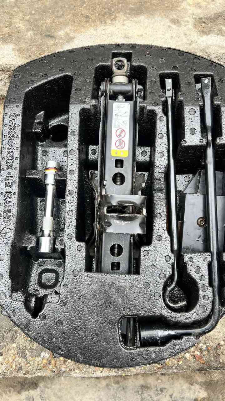 فلينه معا ملحقاته جك و ويل سبانه اصلي بس الجك بي عواج صالح لل استخدام مثل ما موضح بالفيديو 
 جيب شيروكي م20 
ب40 الف مكاني بصرة
للتواصل الخاص مفتوح


**إذا كنت صاحب هذا الإعلان وتريد حذفه لأي سبب، رجاءا أرسل رسالة إلى الدعم الفني**