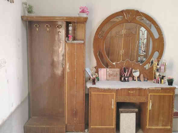 السلام عليكم مكلف بلنشر غرفه اخشاب نضيفه مستخدمه للبيع الشراي يتصل عل صاحب الغرفه ***********
