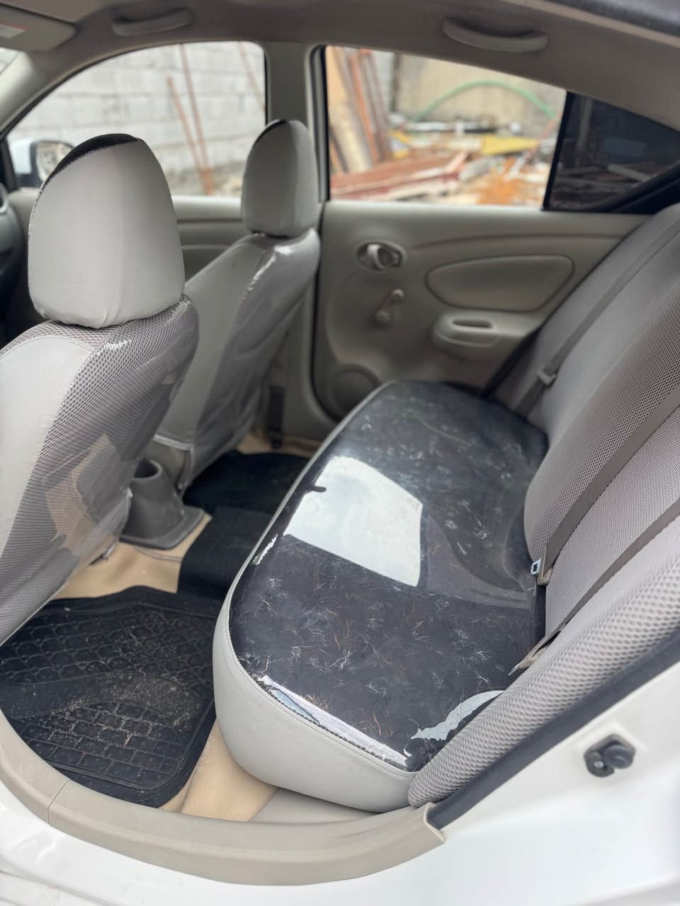 نيسان صني هندي اربيل 2024 تريد تحويل تريد وكاله 
بيه بارد بالجاملق الخلفي ماشيه 15 الف مدوشمه ارضيات وكشنات وصندوك هورن سيدان اصلي على وضع الشركه اخت الزيرو موجوده بالبصرة القبله 
***********
السعر 115 $ مجال قليل البصرة, العراق
