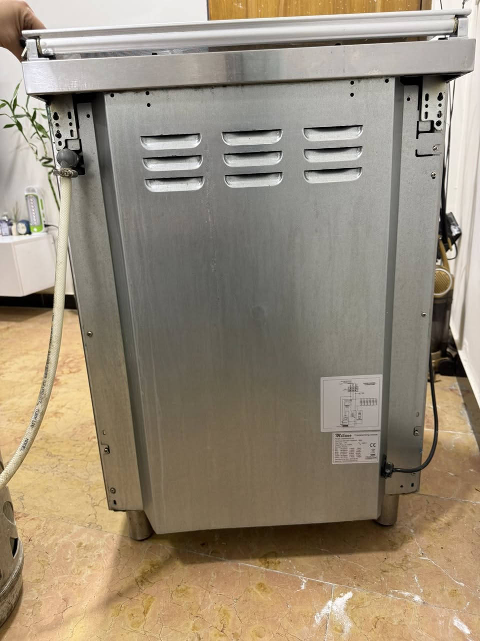 السلام عليكم 
طباخ للبيع نظيف ماركة ميلانو الإيطالي
قياس 60*60 +مروحة داخل الفرن +موقت
وصينية وسيباية عيون الطباخ كلهة شغالة مثل ماموضح بالصور
السعر 150 ألف
ملاحظة سعره الجديد بالسوك من450 إلى 500 ألف
العنوان بغداد الصليخ
للاستفسار واتس اب 
***********
