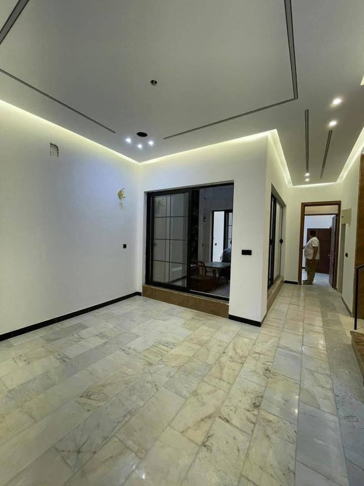 ١٧٠متر بالسيدية للبيع او للمراوس مربع تصنيع 
الواجه ٨ درجه امتياز اكثر من اولى ٦غرف ٥حمامات  
***********
