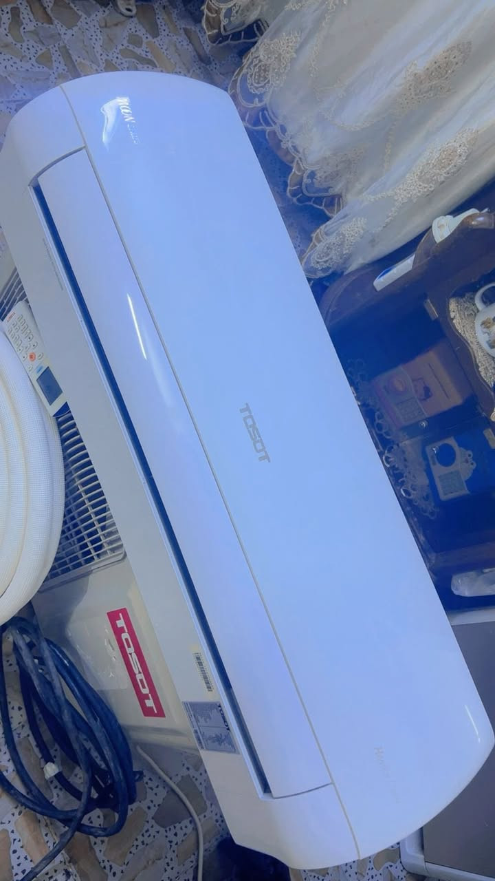 السلام عليكم اخوان سبلت للبيع نوع توسوت الاصلي  واحد طن السبلت بعده جديد مستعمل قليل نظافه 90/100 كامل مكمل غاز مفول وعل فحص تبريده ثلج ☃️❄️🧊 تدفئه نار 🔥🐦‍🔥❤️‍🔥 السبلت راديتراته بعدهن صفر السبلت مغسول وجاهز بس شد مع كامل ملحقاته بواري جديد بل كارتون وايرات قاعده ريمونت السبلت بلادي مكفول من فتحت البرغي 
السبلت تاخذه من باب بيتي وبي ضمان عل فحص 
التوسوت معروف بتبريده ودفعه القوي 
السعر : 275 وبي مجال بسيط 
للاتصال : ***********
الموقع : بغداد شارع فلسطين
