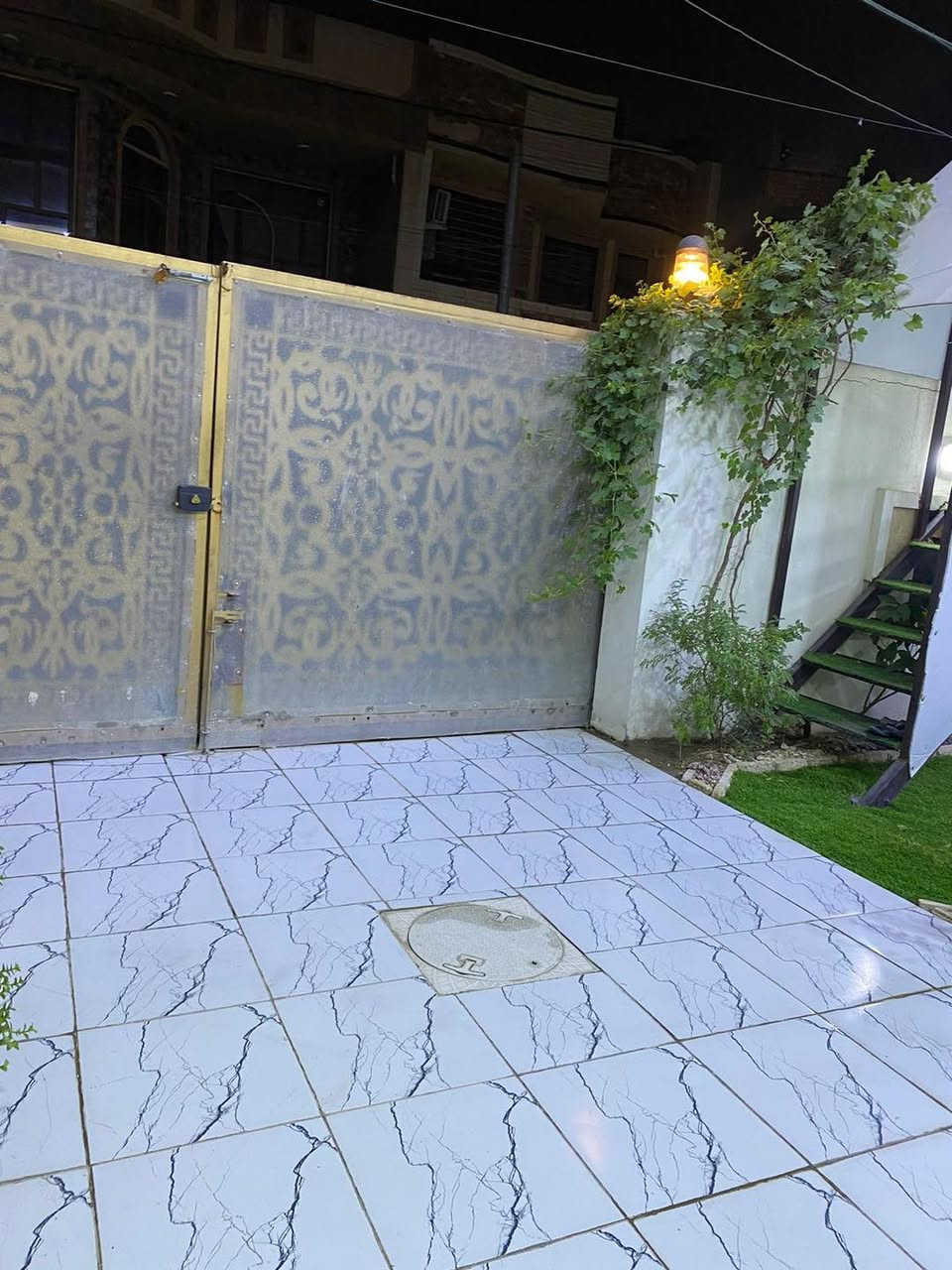 ﷽

* دار للبيع موقع مميز جداً
*في بغدادمنطقة الغزالية مربع العمداء خلف مول الساعة وقرب شارع البصرة
* المساحة150 متر الواجهة 7.5 والنزال 20 متر
*يحتوي على كراج وحديقة مطبخ حار وبارد واستقبال وهول داخلي ومناور اثنين مع خدمات اثنين&وغرفة نوم بالطابق الارضي 
والطابق الثاني 3 غرف نوم مع خدمات
وبي درج خارجي ودرج داخلي
 
* السعر 400 مليون  مع مجال.

للاستفسار يرجى الاتصال على الارقام التالية :.
***********
***********

الرابط ادناه احدث العروض العقارية
https://www.tiktok.com/@safaasd1987?_t=8jtuxblUEi6&_r=1

#السعر #قطعة #التفاصيل
