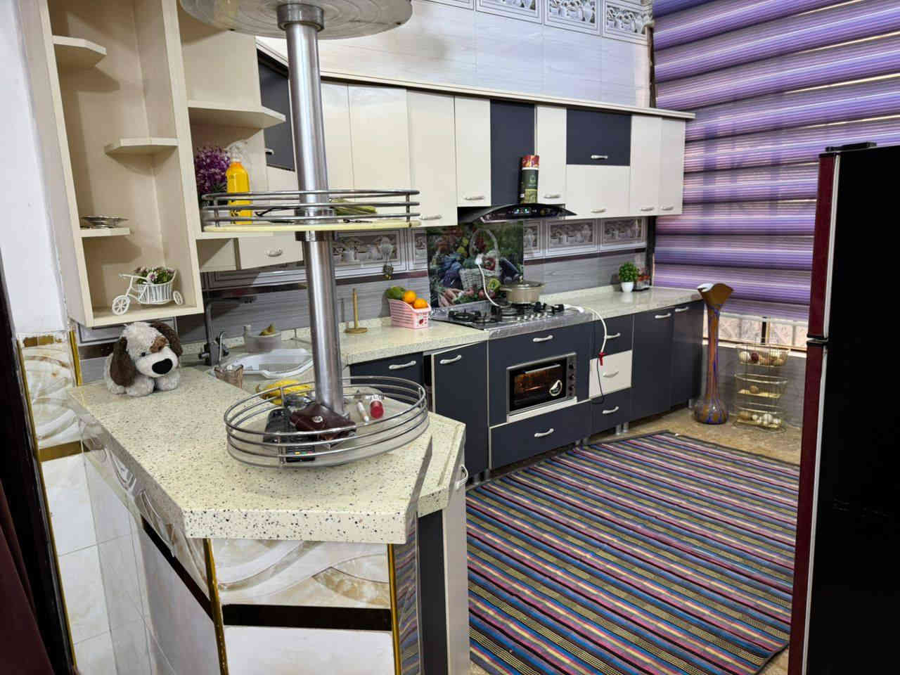 السلام عليكم بيت للبيع كربلاء طويربج حي الجمعيه قرب مدرسه المستقبل المساحه 150 واقع حال 160يتكون من استقبال/صاله/غرفه نوم/مطبخ/مجمع صحيات السعر70وبيه مجال
*********** كربلاء
