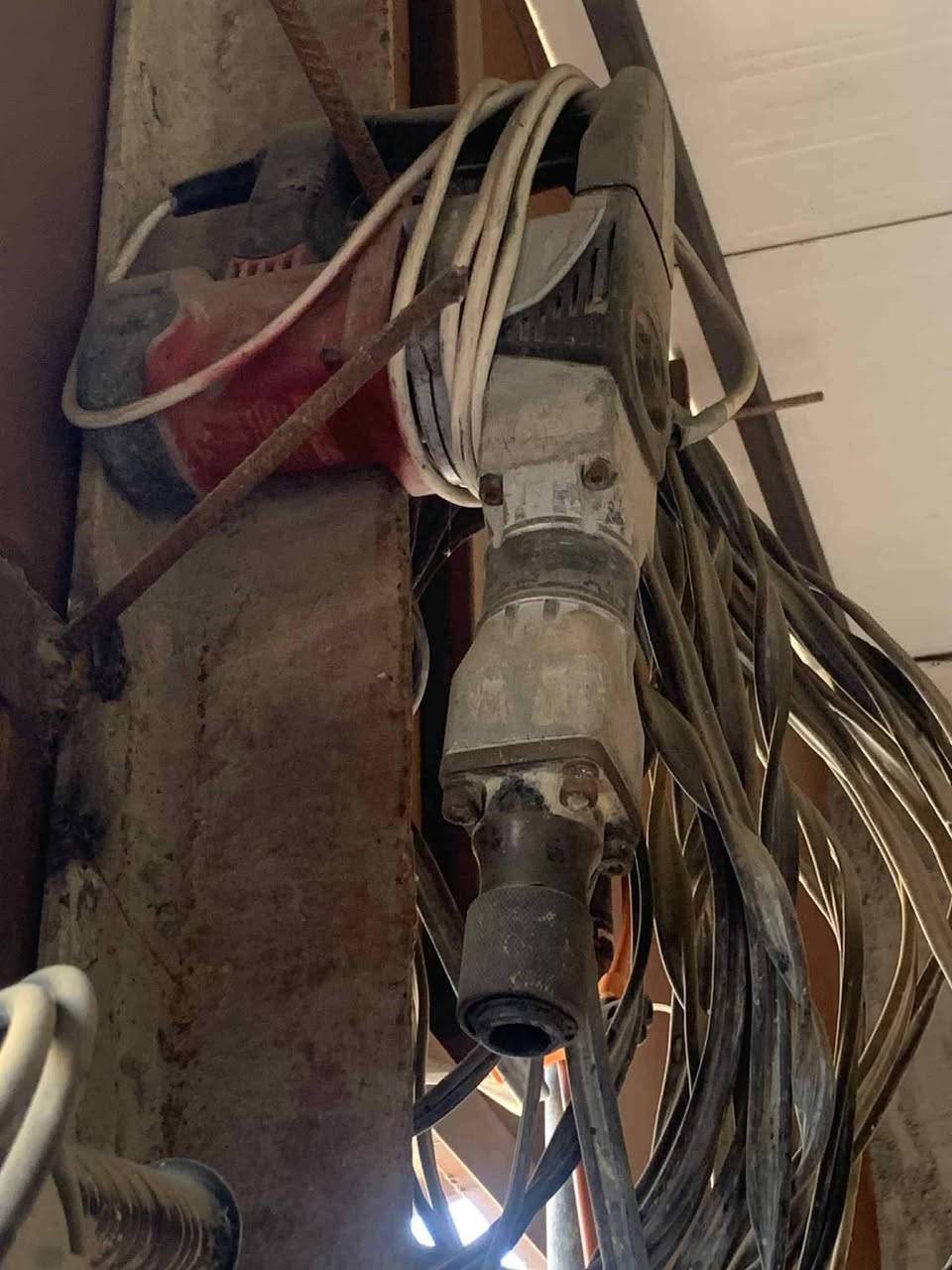 دريل كسار للبيع شغالات عوزهن صيانه 
سعر الواحد 20 الف 
***********
