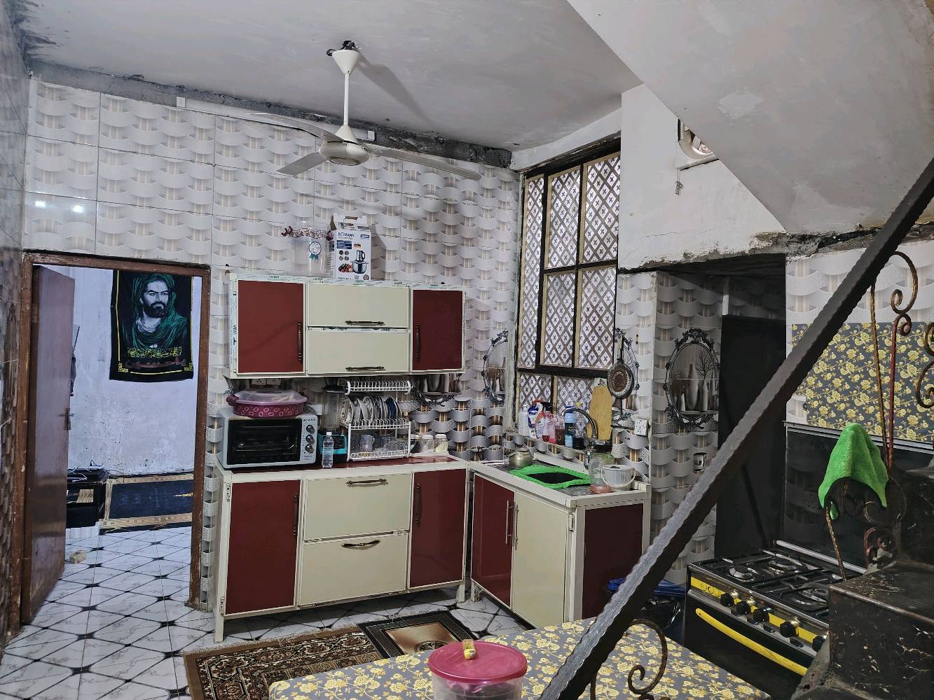 منطقة المشتل/ المعسكر  (حي فدك) 
قريب على النفط / قرب اسواق سيد جاسم 
بالفرع المقابيل مولدة حسنين
البيت مساحته 110 متر 
طابق ونص وباقي تفاصيله موضحه بالفيديو 
ورايدينه ب66 مليون
 وبي مجال طبعا