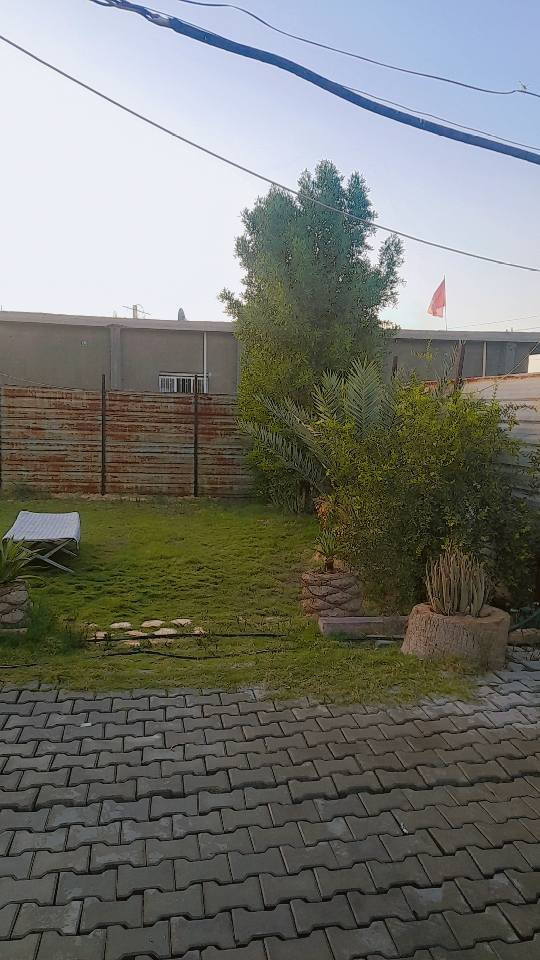 بيت ومساحه للبيع مساحته الاجماليه ٥٠٠وبي بناء ١٠٠والباقي حديقه كبيره وكراج زراعي قرار ١١٧السعر  ٨٠ وبي مجال البناء قديم وصب بس نظيف وحنه حاسبين بس سعر الكاع مكاني بغداد الشعله دوانم بعد السجه باقي التفاصيل ع  ***********
