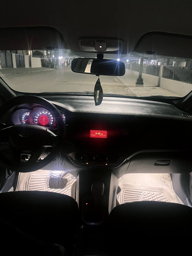 کیای ڕیۆ مۆدێل ٢٠١٣
سپی بەفەری ناو قەیسی
ڕەقەم سلێمانیە سەنەوی تا 2031تازەیە
سەیارەکە وەک دەقەی شەریکە ماوەتەوە 
جام کارەبای و قوفڵ مەرکەزی و ئیکۆیە
دوو سوچی خۆی لەگەڵدایە 
شاشە و سیدیە
تەنها 102هەزار ڕۆیشتوە 
پاتری سەیارەکە تازە گۆڕاوە
ڕۆنی مەکینە و ڕۆنی هایدرۆلیکی تازە گۆڕاوە 
چوار تایەی تازەی لەسەرە
کامل جوانکاریی بۆ کراوە 
تەنها دوو پارچەی بۆیاخە لەسەر ساغی بێ دەعم
هەموو گیانی و گێڕ و مەکینە و تەبرید بەشەرت
هی ماڵی خۆمانە و سەیارەیەکە پاک ماوەتەوە
سۆنەرەکەیشم داناوە 
تەحویل و غەرامەی بەشەرت 
٩٣گەڵا و مەجالێکی کەم 
تکایه موشتەری تێل مەکە لەگەڵ ڕێزم 
***********
*********** السليمانية, العراق
