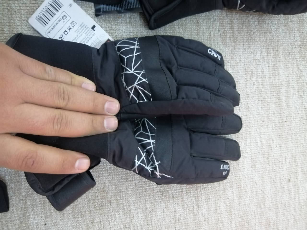 كفوف ماركة اصليه شرط مبطن
شبابي وقناع وجه للبيع.
سعر الكف ٦ الف والقناع ٤ الف.
