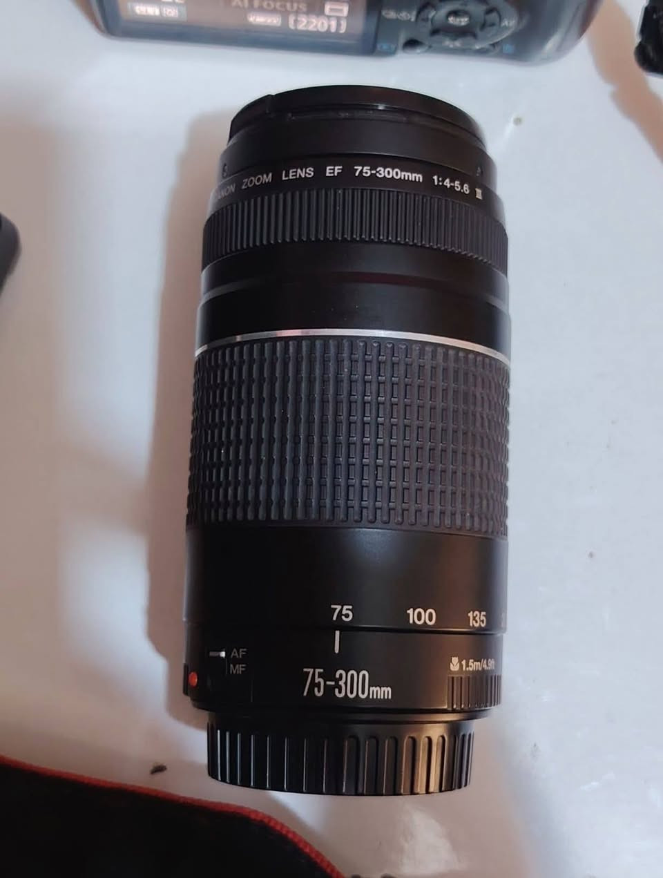 للبيع عدسة زوم Canon 75-300mm EF
تركب على كل كامرات كانون
بيهه عزل كلش قوي وياهه هود 
زوم بعيد للتصوير الرياضي والطيور والأشخاص 
نظيفة جدا استعمال يومين فقط والفوكس شغال 100% 
العنوان بغداد يوجد توصيل لجميع المحافظات 
السعر جدآ مناسب 

واتساب ***********
