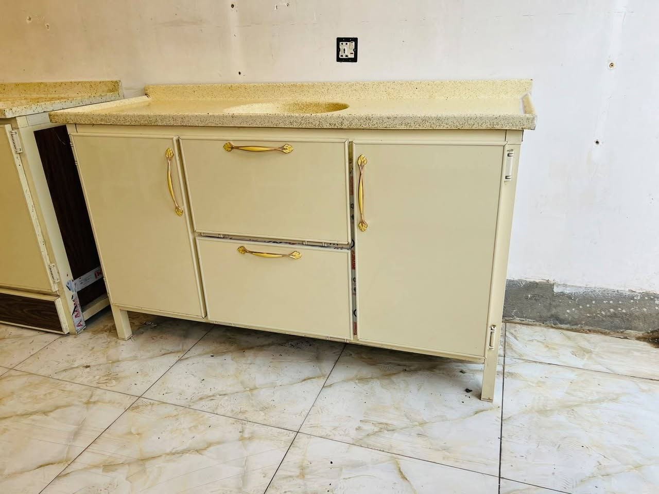 سلام عليكم كاونتر ألمنيوم سنكي متر ونص مستعمل نظيف جدا جدا

العنوان الحصوه الحولي مقابل جمعية كلشي وكلاشي

رقم الهاتف ***********
