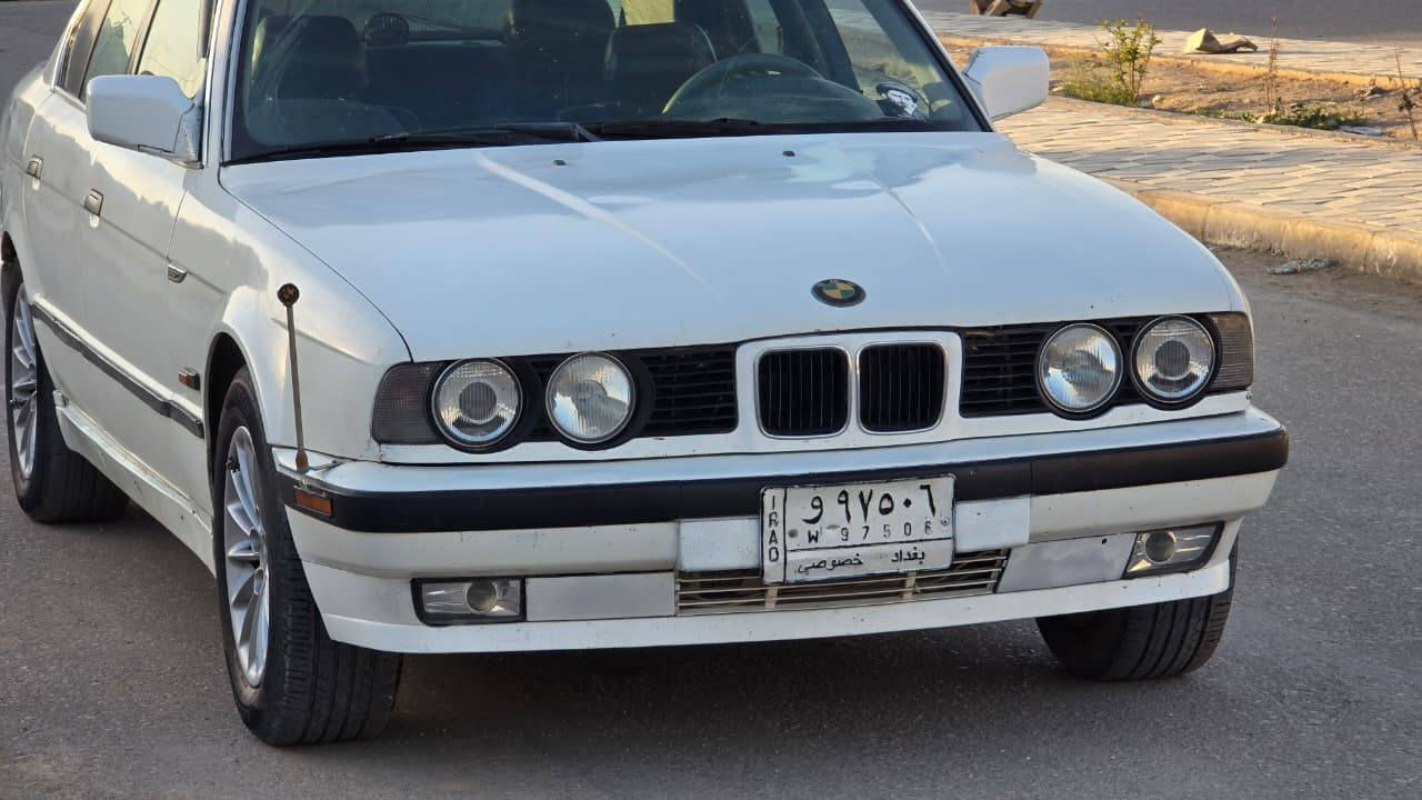 سلام عليكم
BMW للبيع 
موديل 1990
لون ابيض 
رقم بغداد 
بسمي 
محرك ٦سلندر ٣.٥ 
تبريد ثلج 
السياره جاهزه 
السعر ٤٠ ورقه 
رقمي للتواصل ***********
