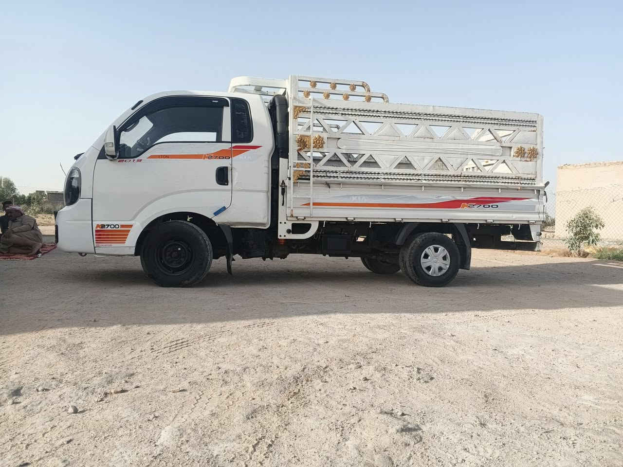 كيه حمل موديل 18 كفاله عامه بيها بارد بربع قليل سيارة جديدة بمعنا الكلمة محرك كير حداديه تايرات كله جديدة رقم نكليزي بسمي سنويه جديدة السعر 115/ ***********

