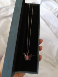 قلادة فراشة • ستانلس ستيل • توصيل لجميع المحافظات