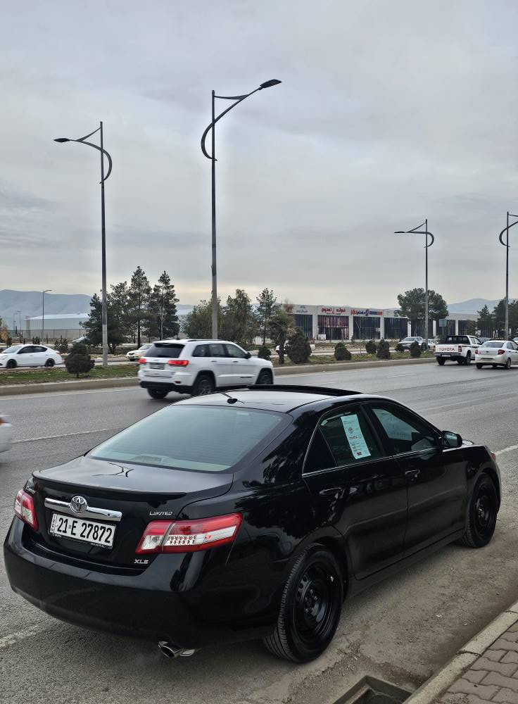toyota camry 2011 XLE ڕەنگی ڕەشی قەتران یەك پەلە بویاخی زور بچوکی هەیە سارد کارت کرانەوە کالبونەوە تەرزە بەشەرت پێشودوا کەپس گێڕومەکینە بەشەرت مەکینەی کراوەتەوە بەس بەهەموو شەرتی بی عەیب سەنەوی تازەیە ڕەقەم تازە چوار تایەو ویلی سفرسفر مواسەفات بیلاد بەسمە سلایت کوشن جلد کوشن هیتەر دوو کوشن کارەبا ناو فۆڕمیکا سەعات ئۆریونا بیلاد پەردە بیلاد حاسەی پیشو دوا سوکان ڤولیۆم تەحدید سورعە دەبل تراکشن گێڕ سپۆڕت تەبرید لەمس  تەرجیل و سەماعە بۆزانیاری زیاتر پەیوەندی بکەن *********** سعر  125  کۆتای السليمانية, العراق
