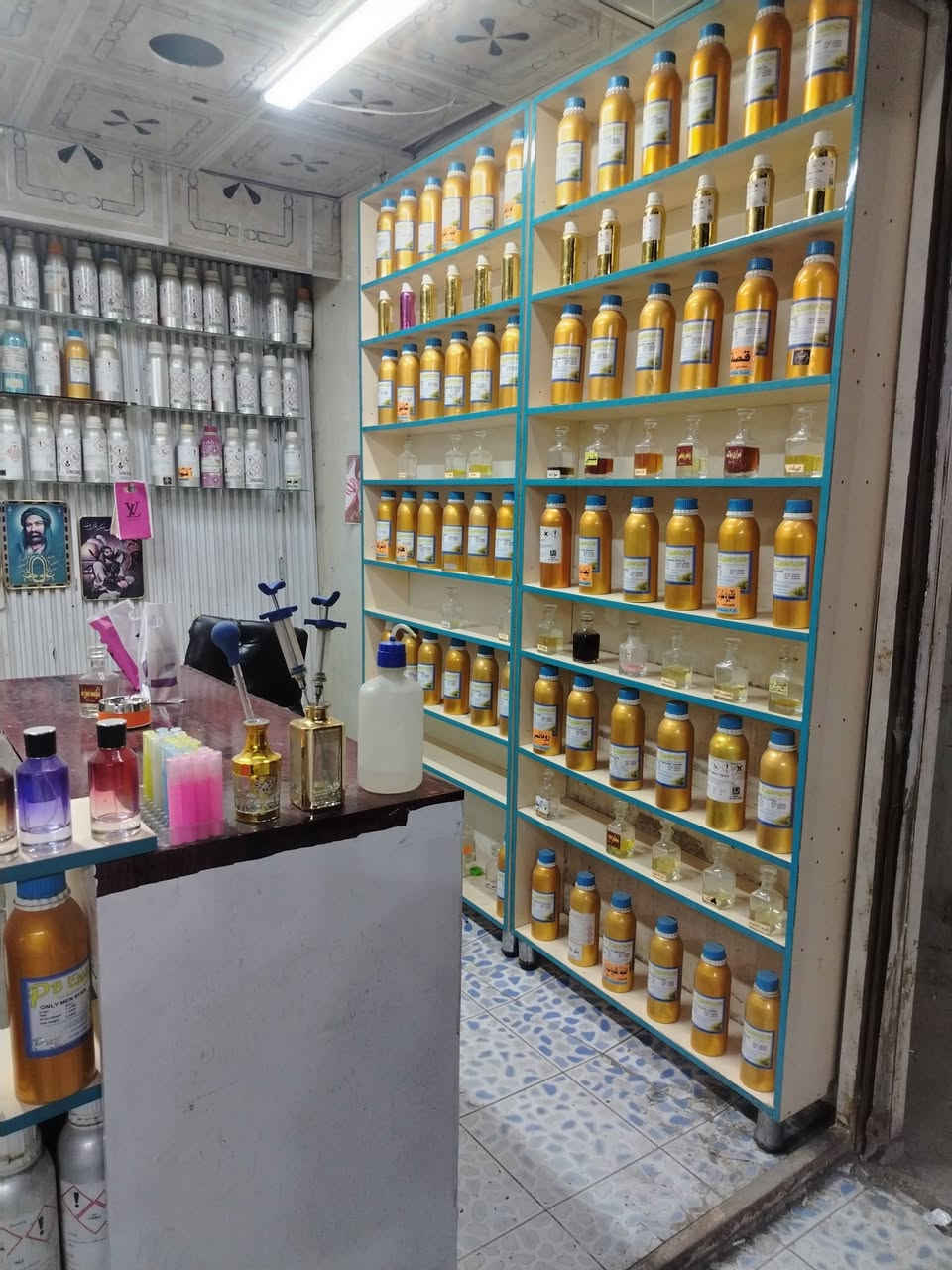 غراض محل عطور تعبئة
فقط وليس محل 
٤ فاترينات 
ميز جام وخشب 
رفوف كزاز ١٢ 
١٥٠ بطل فارغ عرض
٥٠ شيشه عرض ١٠٠ مل
35 شيشة عرض كبير ٢٥٠ مل
سرنجات ثنين 
ومستلزمات كاملة وشيش تعبئة 
انا الابيض ١٣٠
بلاتينيوم ٥٠
بربري هير ١٠٠
كونكت ٦٠
فيراري بلاك 100
كاردينيا ٩٠
جيفنجي ٩٠
شيخ زايد 50
خمرة ٥٠
بخور عبير ٣٠
فنتازي وسط اليل ٣٠
انفكتوس بكروبان ٤٠
غلا زايد ٨٠
كريد افنتوس ٥٠
افشان ٢٥
بلو شانيل ٧٠
شاليز ٤٠
ورد جوري ٥٠
تي روز ١٥٠
وان مان شو ١٣٠
جكليت اسود ٤٠
الحرمين ٦٠
يارة ٢٥
L3 دولتشي كابانا ٤٠
غبار الذهب ٣٠
كول وتر ٤٠
غرام اليل ٤٠
هافوك ٤٠
زهرة التوليب ٤٠
الرحاب ٣٠
انوثة ١٠٠
مكياج ٤٠
سكلبجر ٦٠
بكرات روج ٤٠
بسعر مناسب
عنوان بغداد شعب
*********** واتساب فقط
