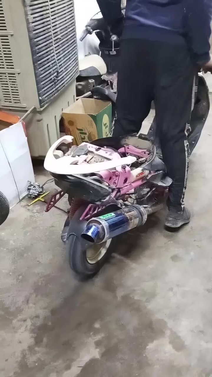 سلام عليكم ماكس مال لعب الدراجه كامله مابيها اي نقص سلف هندر شغالات كلج خلفي رياضي وشيال رياضي بكلايت أربع ولفات الصالنصه مو وياه اكو اف ام مكاني حله مركز مدينه سعره خاص وهذا رقمي 
***********
