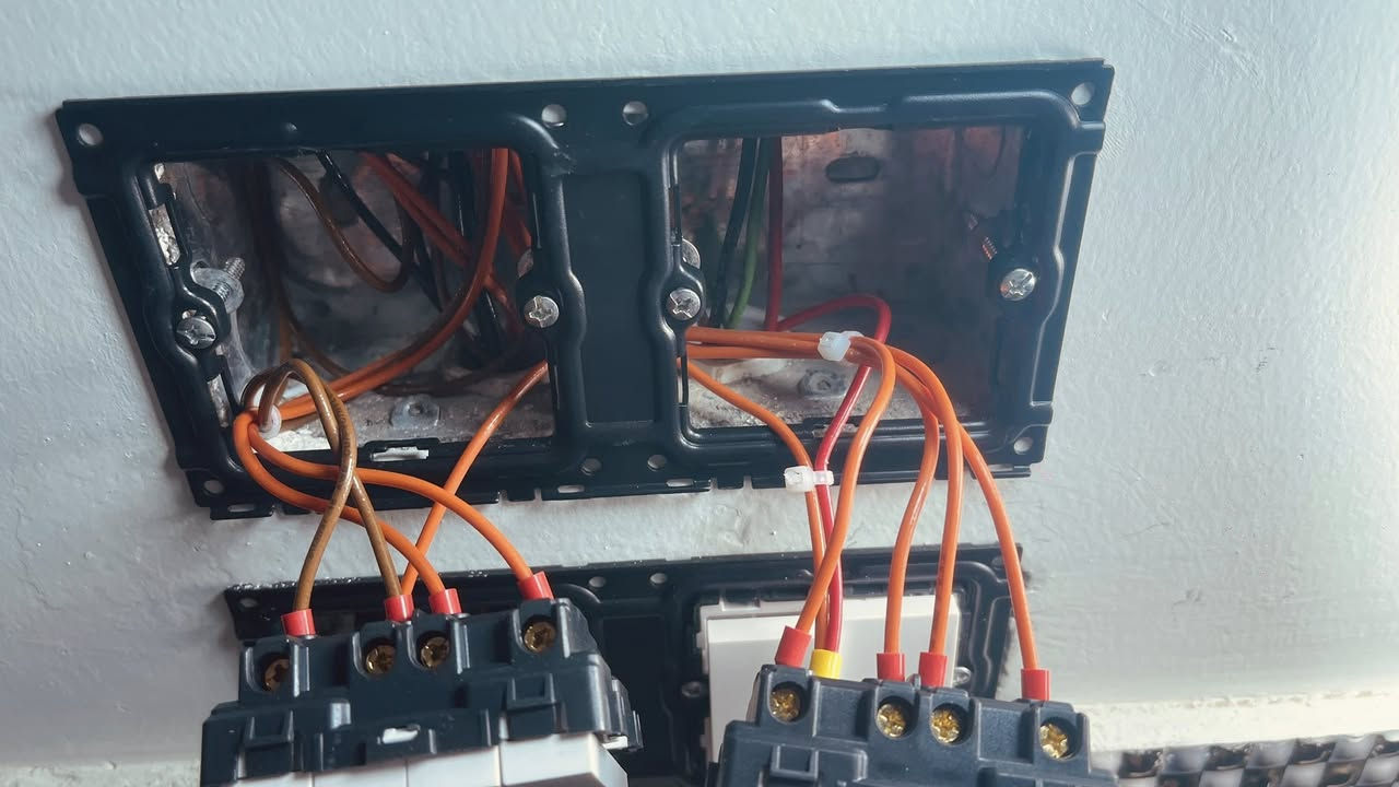 نبدي وياك من الصفر
وننتهي وياك عند التشغيل

المجال الفني...فريق متخصص بالتأسيسات الكهربائية 
نقدم لك الاتي:
1️⃣ مخطط كهرباء مناسب لخريطة البناء وبما  يتيح ان تكون هناك اريحية في مجال توزيع النقاط
2️⃣(اهم خطوة )خبرة في مجال نشر خريطة كهرباء السقف 
3️⃣ نتكفل بتمديد عبارات السبالت،المفرغات و الصاروخيات، الانترنت الكاميرات، وشبكة الستلايت
4️⃣ تسقيط خريطة الكهرباء باشراف فني مختص 
5️⃣ في مرحلة النزالات نقدم لك خدمة حفر الجدران باستخدام الكوسرة  والوزن باستخدام جهاز ليزر
6️⃣ ربط نهايات الاسلاك ب وصلات ربط(بوتلس)
7️⃣ واللي يعرفنه ..الحمد لله انقدم استشارات كهربائية و نصائح صحيحة و مجانا 

ملاحظة : حساب نشر خريطة كهرباء السقف معزول عن سعر النقطة 

للطلب والاستفسار 
تاسيس كهرباء الحديثة 
***********
