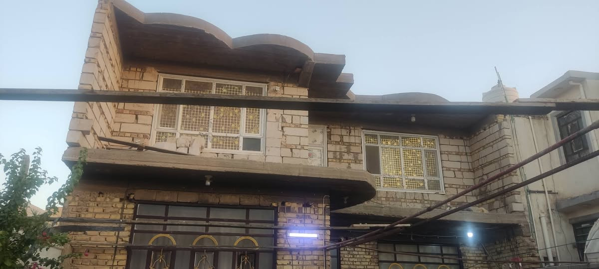 بيت للبيع مساحته 200متر  بل سند وواقع حال 250 متر  طابو زراعي   سند 25  طابقين   الطابق الاول صاله   واستقبال   غرفه نوم  وهول  ومطبخ  وصحيات  داخليه وصحيات خارجيه   حديقه كبيره  +طارمه كبيره
طابق الثاني  3 غرف نوم صحيات  وهول  
عنوان /  محيزم  قرب مدرسه بابل
سايد لثاني شارع  100
سعر (📞📞👇👇)بي مجال قليل  

***********
*********** واتساب
