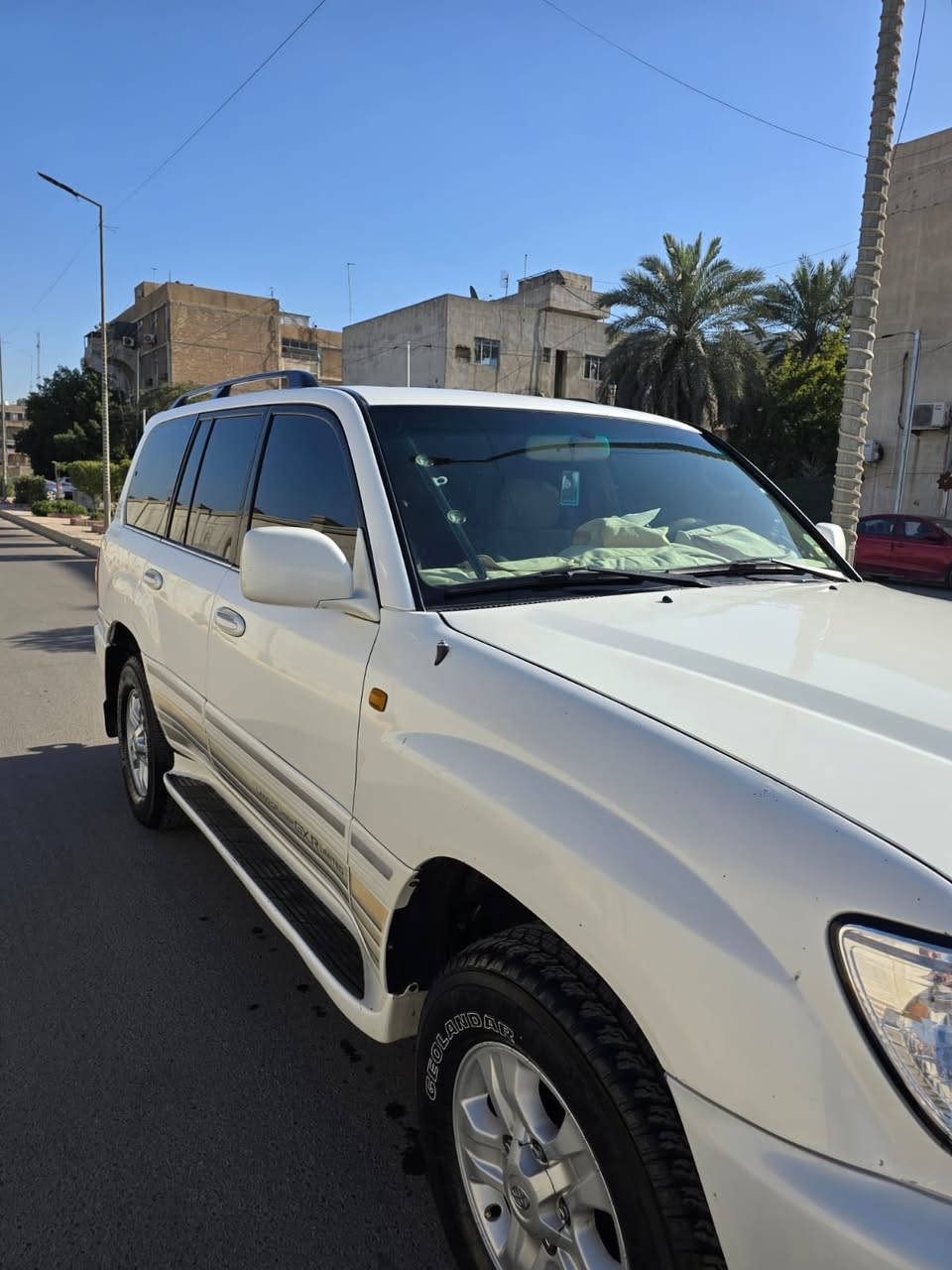 السلام عليكم
لاند كروز موديل 2006 GXR ليمتد فول مواصفات 
 مكينة 4500 6 سلندر محرك عدل
ماشية 158 الف كيلو متر قابل للزياده 
فور ويل4x4 شغال
3 قطع تبريد و ثلاجه 
شاشة و كامرة خلفية 
سلايد 
حساسات امامية و خلفية بلادي 
كشنات مخمل
زركات دعاميه بلادي 
 تايرات جدد يوكاهاما ياباني أصلي اسبير شركة 
حادثها موضح بالصور 
السياره رقم سليمانيه باسمي و تحويل فقط
السياره كلشي شغال بيها 
صدر خلفي جديد و امامي جديد 
 دسكات تخم جديد امامي و خلفي 
 منضومة زنون أصلي عالي ناصي 
مازدات جدد شركة ديبو
السعر 200 ورقة
***********
