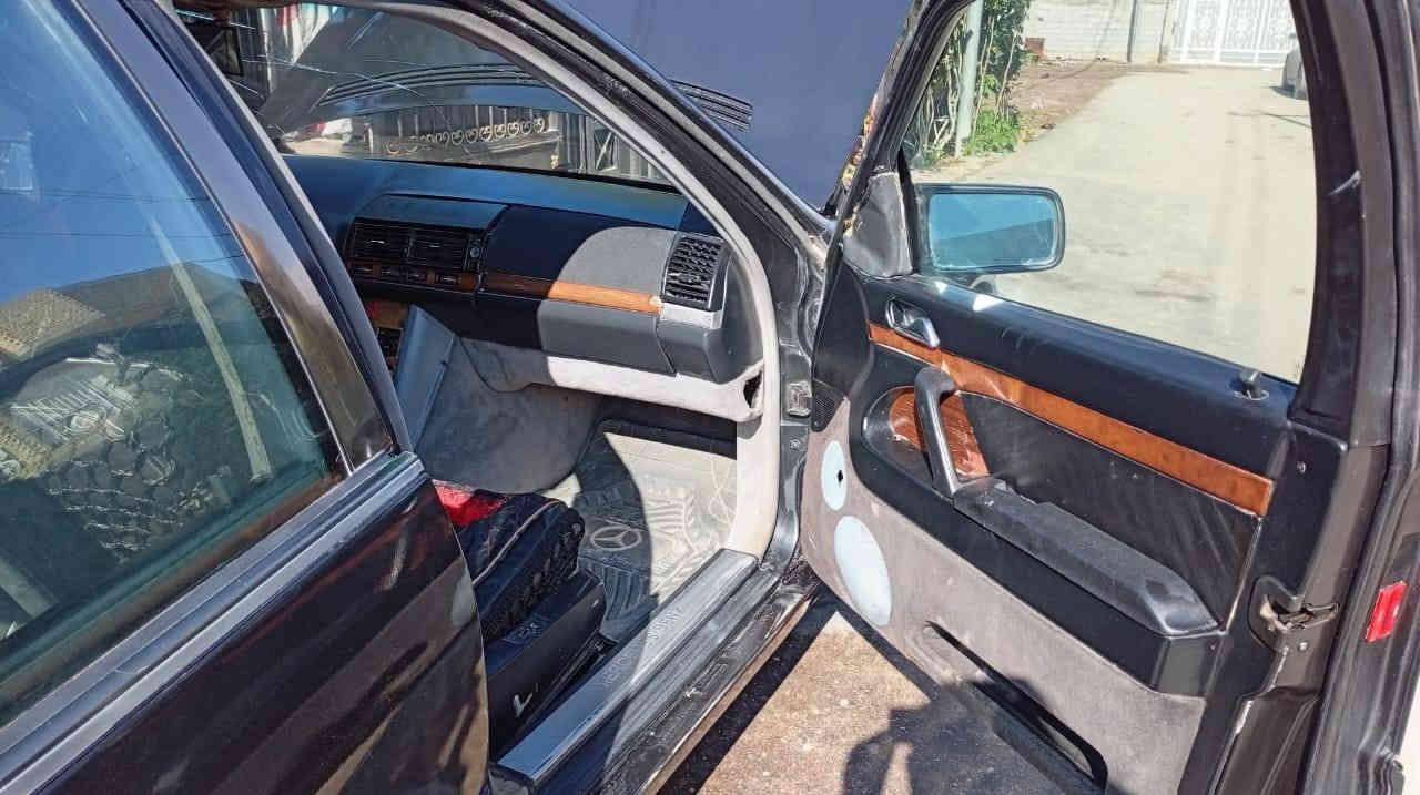 السلام عليكم
مرسيدس شبح 
مديل 92
مكينه فيفتي 3000
جاهز السياره من كلشي 
بس الحداديه بيه ضعه شويه
السعر 48
السيارة بسمي وكاله ما انطي تحويل مباشر
***********
مكلف بل نشر اي استفسار على رقم صاحب السيارة
