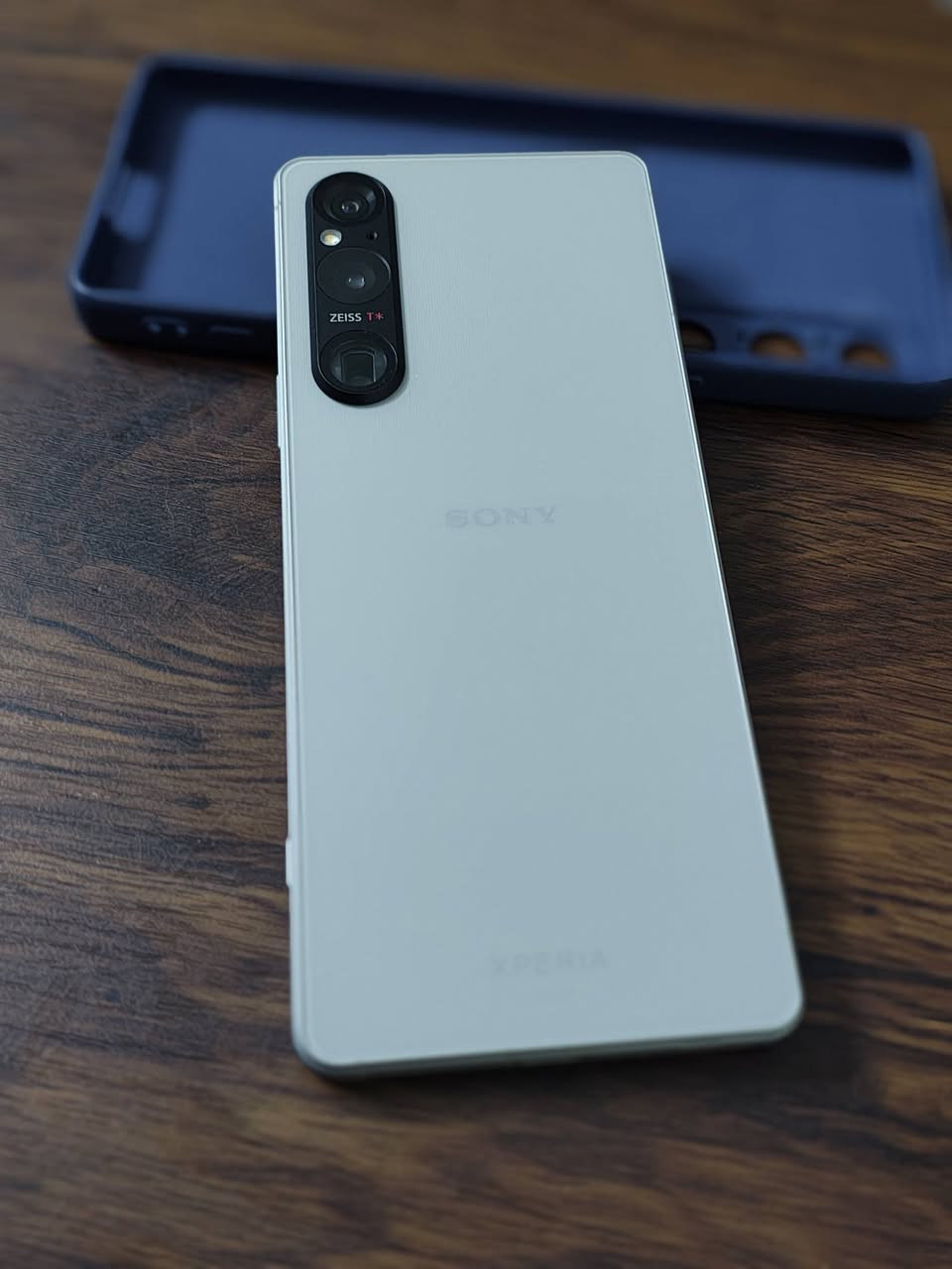 السلام عليكم
جهاز سوني 1مارك5 الجهاز نسخه +Grade A نظافته 100/100 مثل مموضح بلصورة على وضعيه الشركه واستخدام حيل قليل  ذاكره 256 كيكا نسخه au سيمكارت واحد وايضاً يستقبل شريحه الكترونيه esim وياه شاحنه وكفرين هدية السعر 360الف وبيه مجال بسيط مكاني بغداد الشعب  رقمي ***********

....ملاحضه لايوجد توصيل.....
