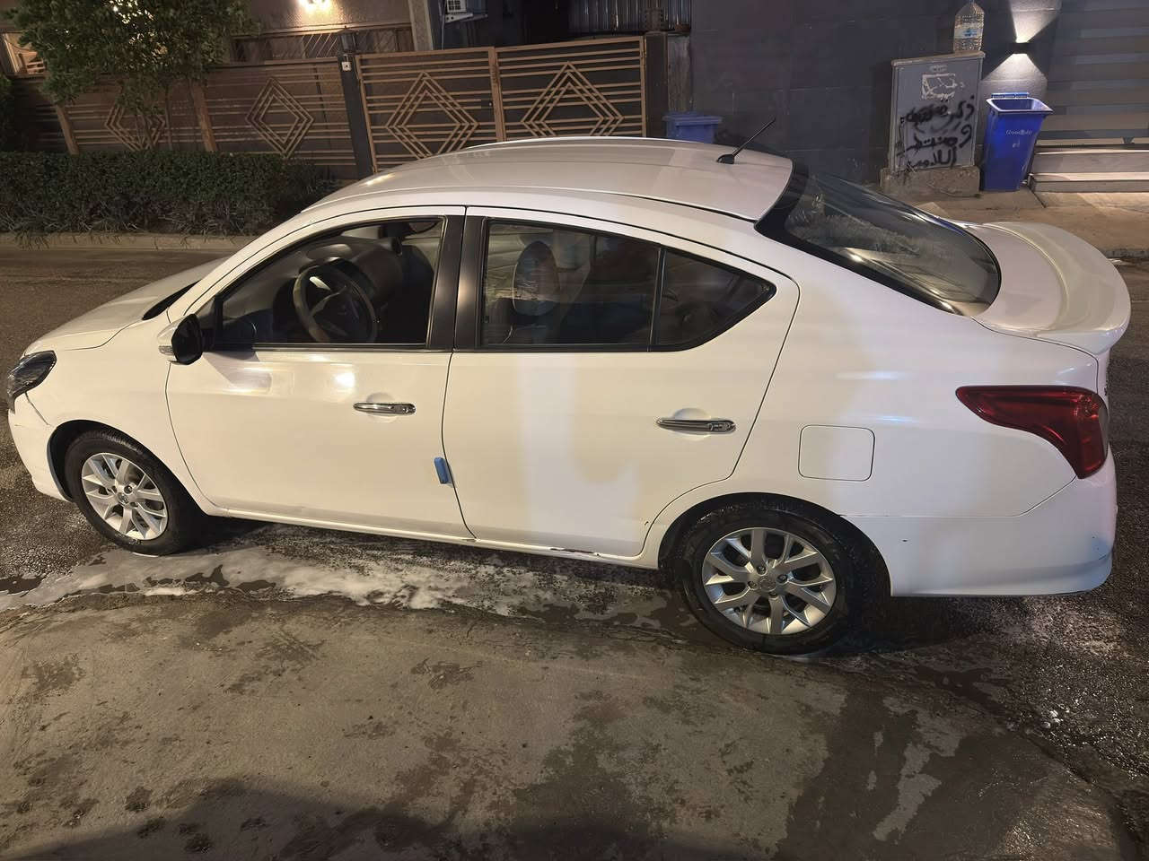 السلام عليكم
نيسان سني هندي 2024
ماشية 66000km
بيها الجاملغ الخلفي بارد  من جهة الراكب
الجاملغ الامامي مبدل
 السيارة نظيفة تايرات جدد اذا جاد تعال افصح
سيارة مال بيت مو تكسي
للاستفسار ***********
