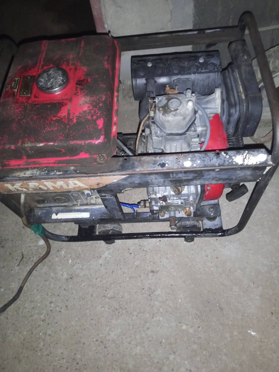 مولد كامه خمسه كيفي 20 انبير مولده نضيفه وشغاله علا ايدي ما ناقصه شي  مكانه الحبانيه  سعره 450 )(***********
