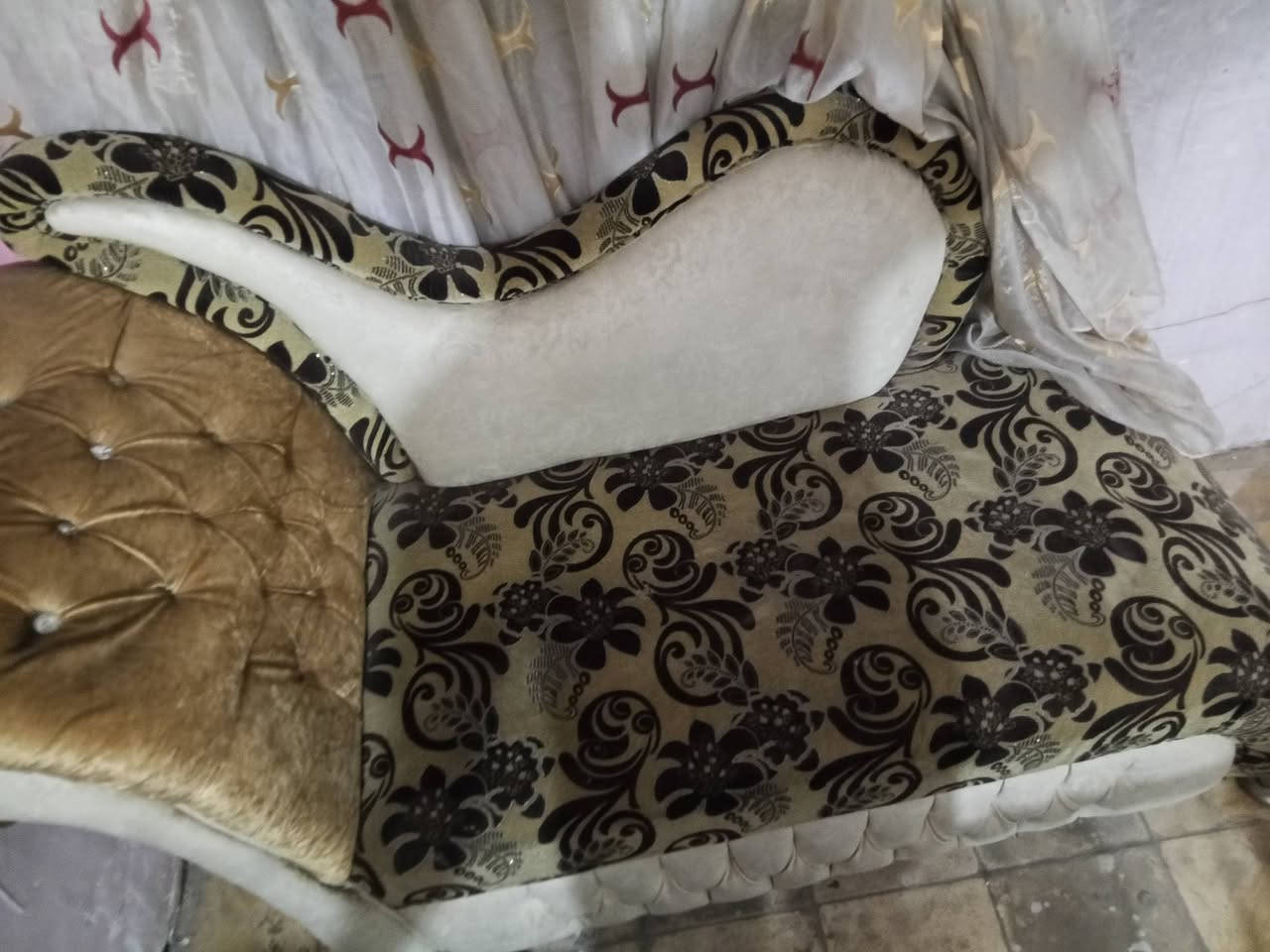 سلام عليكم غراض للبيع كل من  وسعرة للاستفسار واتساب***********

