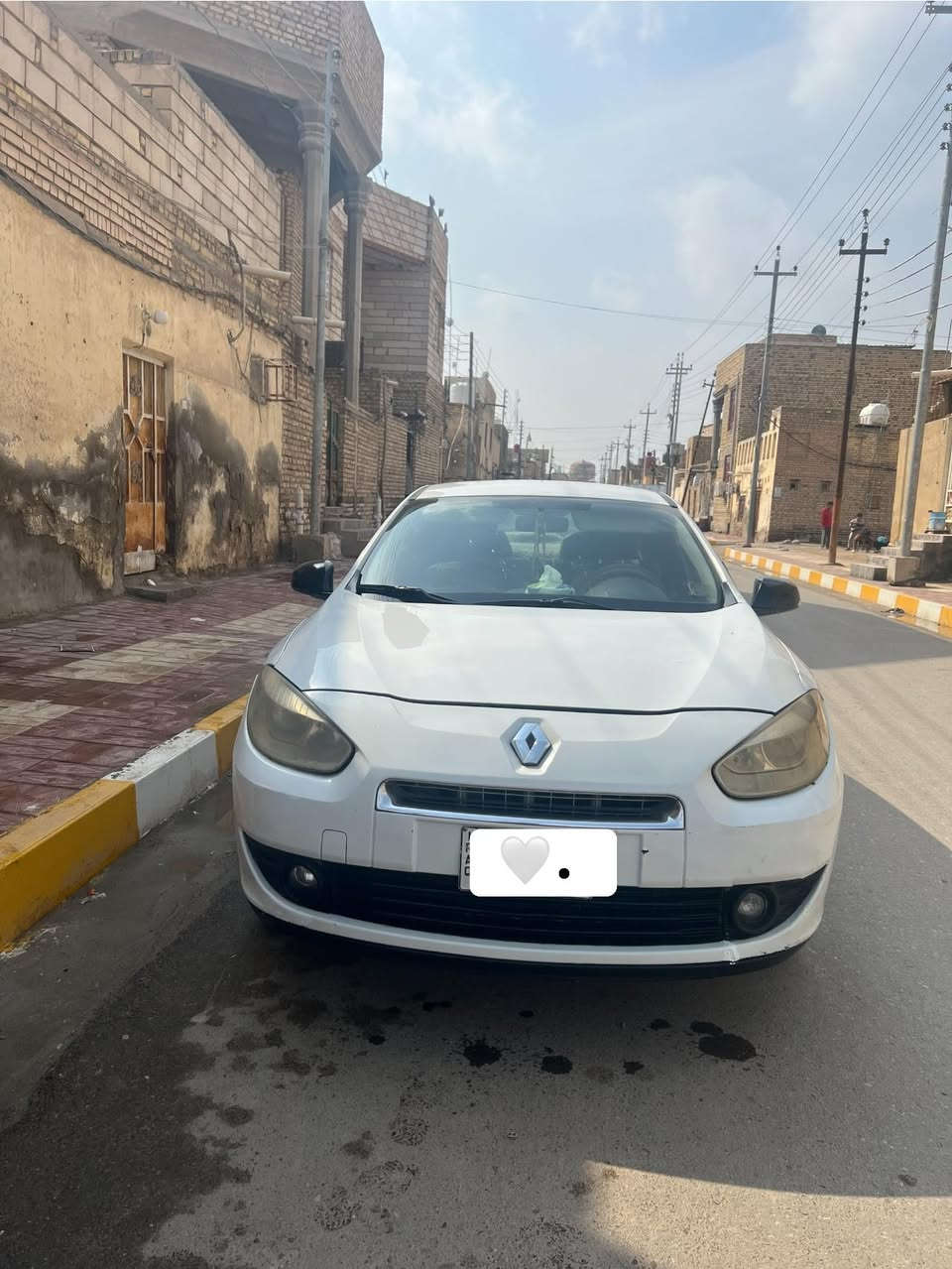 السلام عليكم 
رينو فلونس 2013 ذي قار 
سنويتها ساقطه 
السياره خير من الله جهازه كير محرك ما بيهن شي 
الحداديه نص 
بيها ضربه بالباب الخلفي وره الصدر 
مكلف بنشر
السعر 53 وبيها مجال 
اي استفسار ع الرقم : ***********
