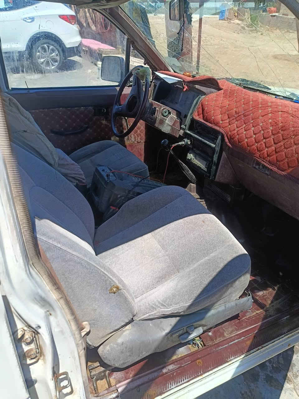السلام عليكم بيكم نيسان للبيع السياره تخم تاير جديد كير ومكينه خير من الله رقم مثنى موديل 1991 سنويه لل27 السعر خاص  مكان السياره بصره قضاء المدينه للأستفسار الاتصال ع الرقم ***********
