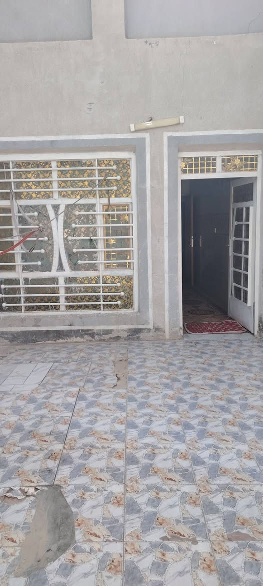 سلام عليكم
عدي بيت للبيع مساحته 200متر اصلاح  زراعي جدن جدن نضيف بناء بلوك كهربائيّ عرضاشارع 8متر سنة البناء بل21عنواني الحمزه الغربي حي العسكري شارع الوطاني مجاور حيدر ضلال ابو زينب المختار بسعر مناسب بيع مستعجل
اشراي يتصل***********
