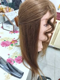 شعر طبيعي • طول لحد كتف • استاند منضدي