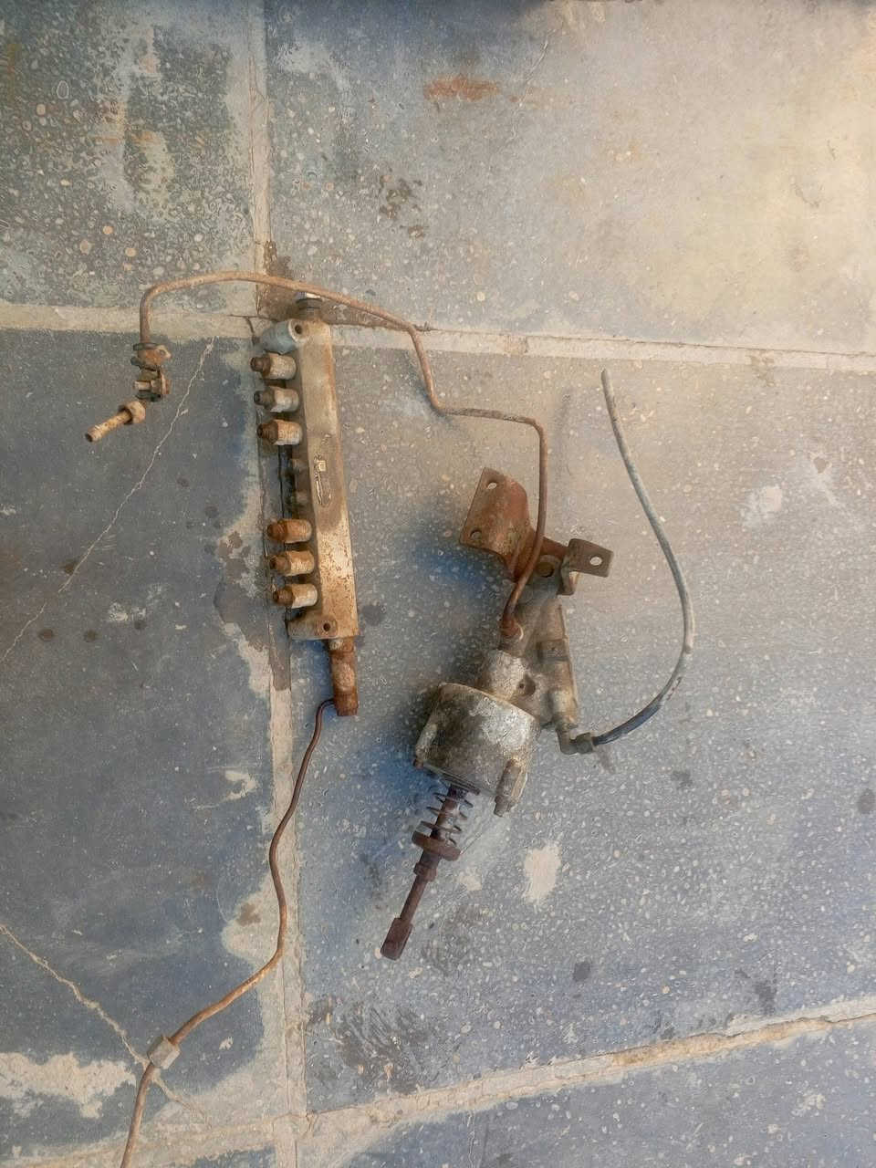 السلام عليكم غراض للبيع تاروسات ثنين مال رينو البنكة مال سكانية سرفة مال سكانية الشراي يخابر وبي خير ويدلل مكاني بغداد ***********
