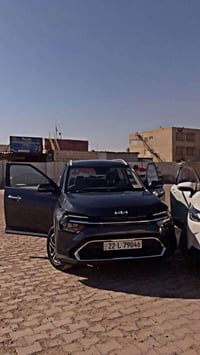 كيا كارنس للبيع 2023 لون رصاصي ماشيه 21الف رقم اربيل جديد مكفوله 07725...