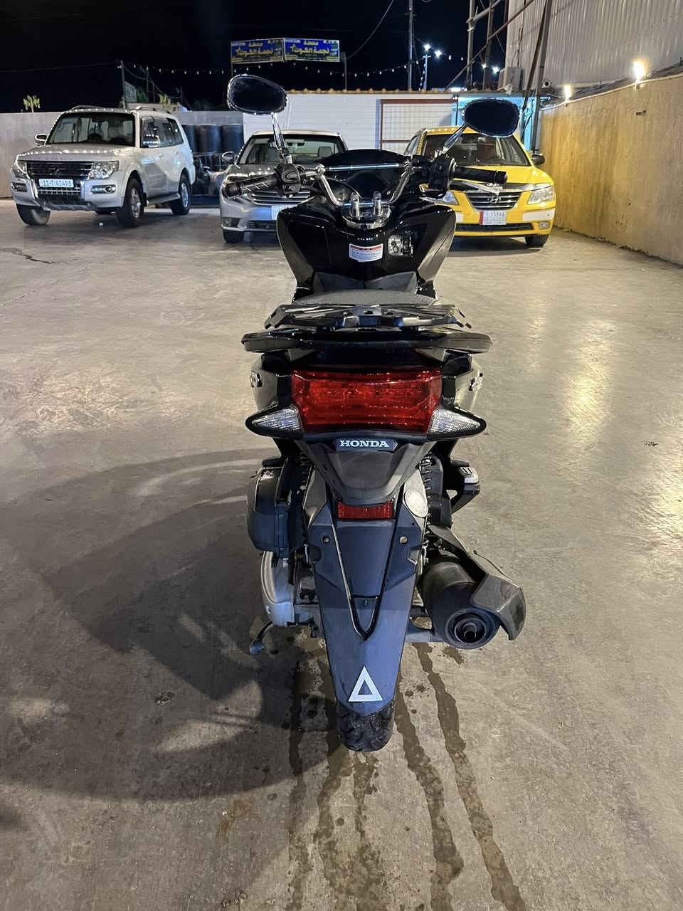 سلام عليكم دراجة PCX جيل ثاني ياباني الدراجة اخذتها من الرمبة وذبيتها بالبيت قليل اطلع بيها بدلت الكفر الاصلي بتجاري الاصلي موجود بدلته لغرض اللون الاصلي لونه رصاصي الدراجه جديده بمعنى الكلمه احلى من الصور ما مفتوح بيها برغي واحد ماشية 17 الف اني اخذتها ماشية 15 الف السعر 16 ورقة وبيها مجال للشراي
ما متواجد خاص ***********
