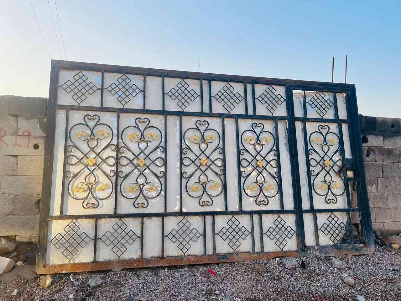 سلام عليكم باب البيع الحديد ثقيل 2ملم نضيف مابي خياس السعر خاص بصره ***********
