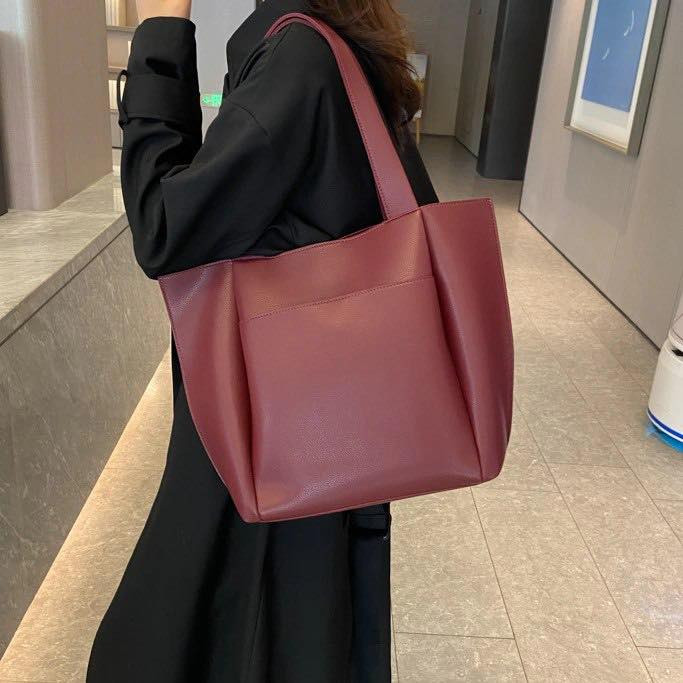 • السعر: 10 آلاف دينار فقط! 💰
• الخامة: نختارلكم أفضل الخامات بلمسة عصرية.
• التوصيل: متوفر شحن لكافة محافظات العراق 🚚 (لباب البيت).
للحجز والاستفسار:
💌 راسلونا على رسائل الصفحة (خاص).
 #جنط #MyBag #حقيبتي #بابل


**إذا كنت صاحب هذا الإعلان وتريد حذفه لأي سبب، رجاءا أرسل رسالة إلى الدعم الفني**