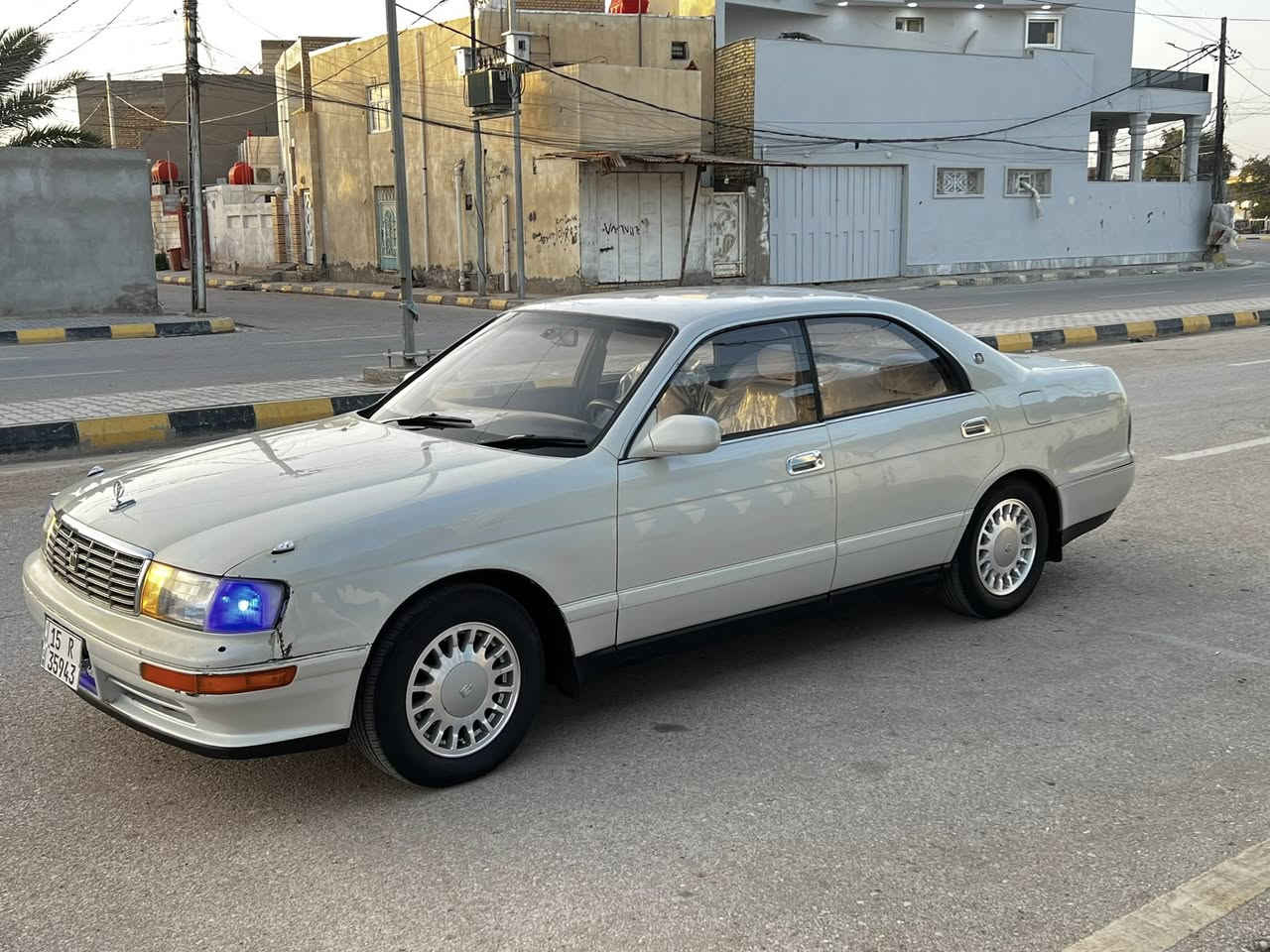 السلام عليكم اخوان 🤍
تيوتا كراون بطه موديل 1992 
رقم انبار إنكليزي سنويه لغايه 2030 باسمنه تحويل مباشر ثاني يوم مكفوله من الكص والكلبه والنقل جثه والعيب الشرعي 
مصبوغه علم للجماليه مكينه وكير شرط حاويه مكفولات حداديه امامي خلفي جديد 
دواخله نضيفه كهربائيات شغاله تخم تاير وتخم ويل نيكل جديد السياره جديده وجاهزه تراي وين ما يعجبك 
العنوان واسط 
السعر 53 وبيه مجال 
رقم الهاتف ***********
