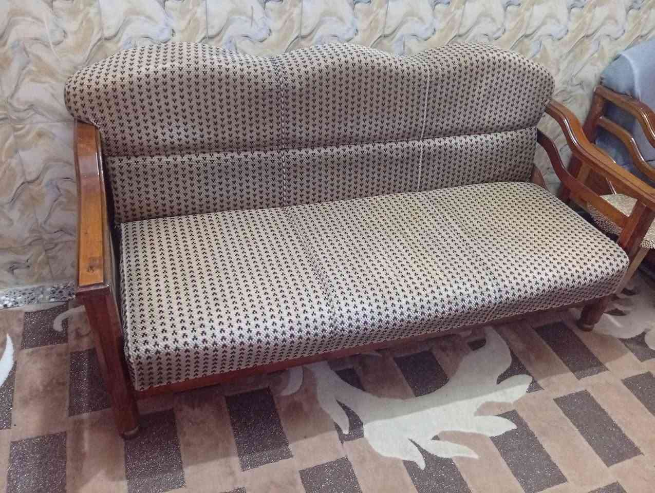 طخم 6قطع 4كراسي و2كبار كلهن مدوشمات سفنج درجه اوله ضغط عالي و مصبوغات صبغ درجه اوله فقط وحده ما مدوشمه +3طبلات خشب السعر 450 و بي مجال قليل (حك الجيه فقط) العنوان/ميسان حي الشهداء بلخدمي مال جسر الزهور للستفسار الاتصال على رقم ***********
