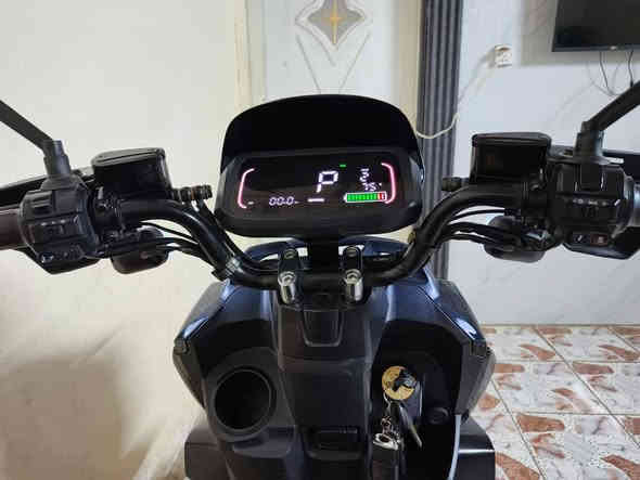 السلام عليكم دراجه اباجي للبيع مديل 2025 دراجه وكاله وضع شركه مكفوله من كولشي اي نقص اي خلل مابيها بعده بجيس الشركه وصل المعرض موجود صارلها شهر اونص من نازله من المعرض
تفاصيل الدراجه

شاشه اعطال تكشف عطل الدراجه

بريك امامي خلفي عمبار مجرد تضغط بريك واحد يلزم ثنين

حساس بريك 

لايت عالي ناصي زنون 

اشاير لد لونين

دبل اشاره

نضام Rالرجوع الى الخلف 

نضام بارك الوقوف المستمر

نضام طوارئ

ملف 3000 

سرعتها 75 حقيقي تقطع بل شحنه الوحده 80كيلو

شاحنه ذكيه رقميه تدعم الشحن السريع ولطفاء عند امتلاء البطاريه

بطاريات مصطره ولي الكبيره عدد6

دبل امامي خلفي غاز انسه شي اسمه طسه

تايرات حجم 12 جلاتين جبلي

ويل كب مميز

درع امامي خلفي لحمايه الدراجه

طلاعات جانبيه لشخص الخلفي

مساحه تخزين واسعه +جنطه خليه 

تجي سويجين بصمتين تشغيل عن بعد نضام انذار سرقه نصام سكيورتي

السعر مليون 250 اوبيها مجال لشراي 
مكاني ساحت عدن

الشراي يتفضل خاص او التصال عله الرقم***********
