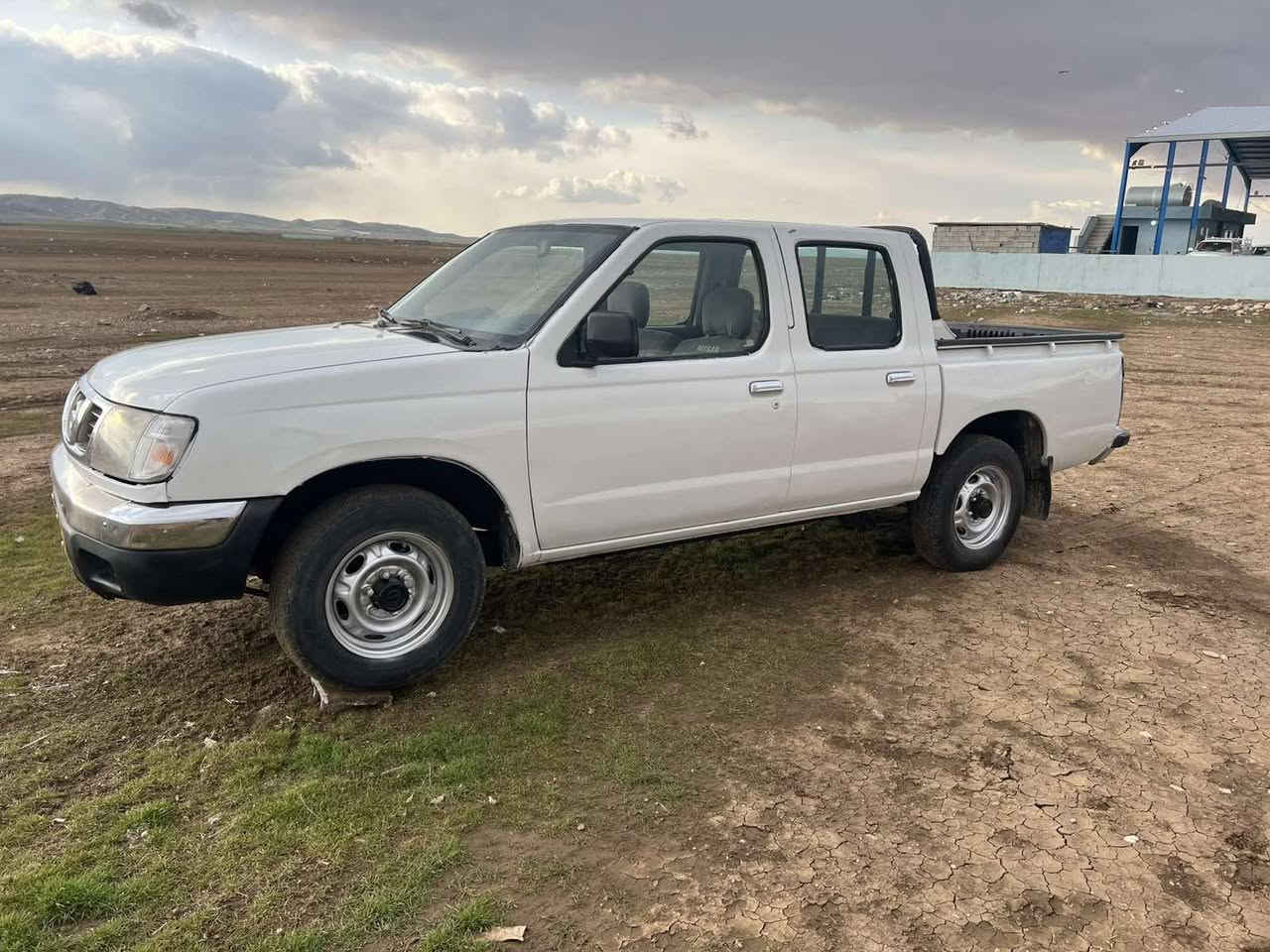 نیسان دەبڵ مۆدیل 2002ڕەقم دهۆک بەشرتی تەحویل غرامە ناوی نیە لەحاسیبە تەحویل حوڕ ،،گیڕ مەکینە ئەکسل تەقەوڕەقە تەبرید سارد گەرم بەشرت : چەکوش بەگیانی نیە بێ مە عجون شان سەقف دواو پیش کەپس :بۆیاغ تەنکە چواردەوری کارتی هەیە لەگە غەسلا بەریداوە هیچیتر :  ماڵی دۆستە هە موگیانی بە شرت چواتایەی لۆک:چەمچەمال 76گڵا ***********:***********
