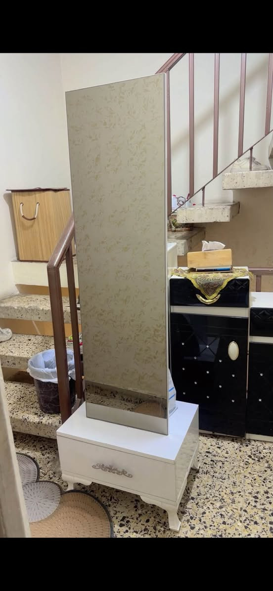 الغراض جديده  ونضيفه  ومابيها اي ضرر البردات ع ١٥ طبقتين والبقيه على ٣٠ القطعه مكاني بغداد المنصور


**إذا كنت صاحب هذا الإعلان وتريد حذفه لأي سبب، رجاءا أرسل رسالة إلى الدعم الفني**